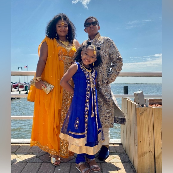 Girls Traditional Indian pant style outfit with tunic and sash - Picture 2 of 12